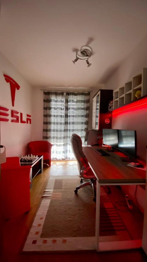 Tesla Smart Apartment Slavonski Brod Bagian luar foto